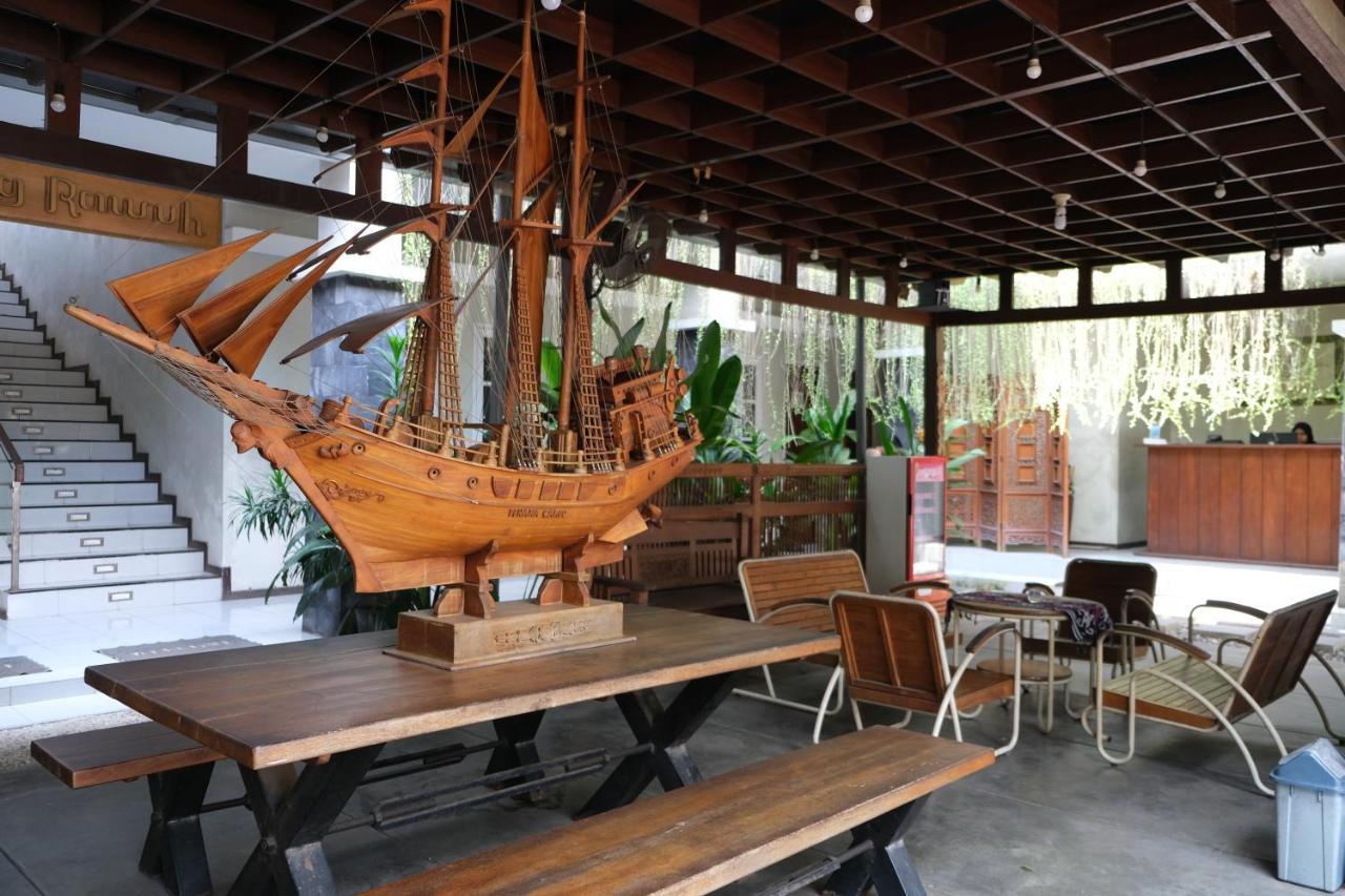 Nusantara Hotel Syariah Jepara Exterior photo